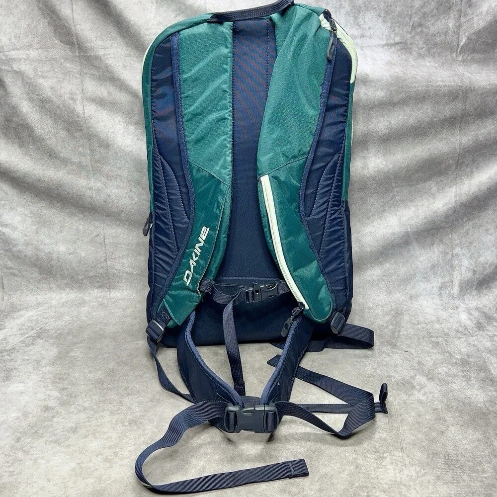 Dakine Backpack Mission Pro 18L Grean Blue School Ski Snowboard Hydration Ready